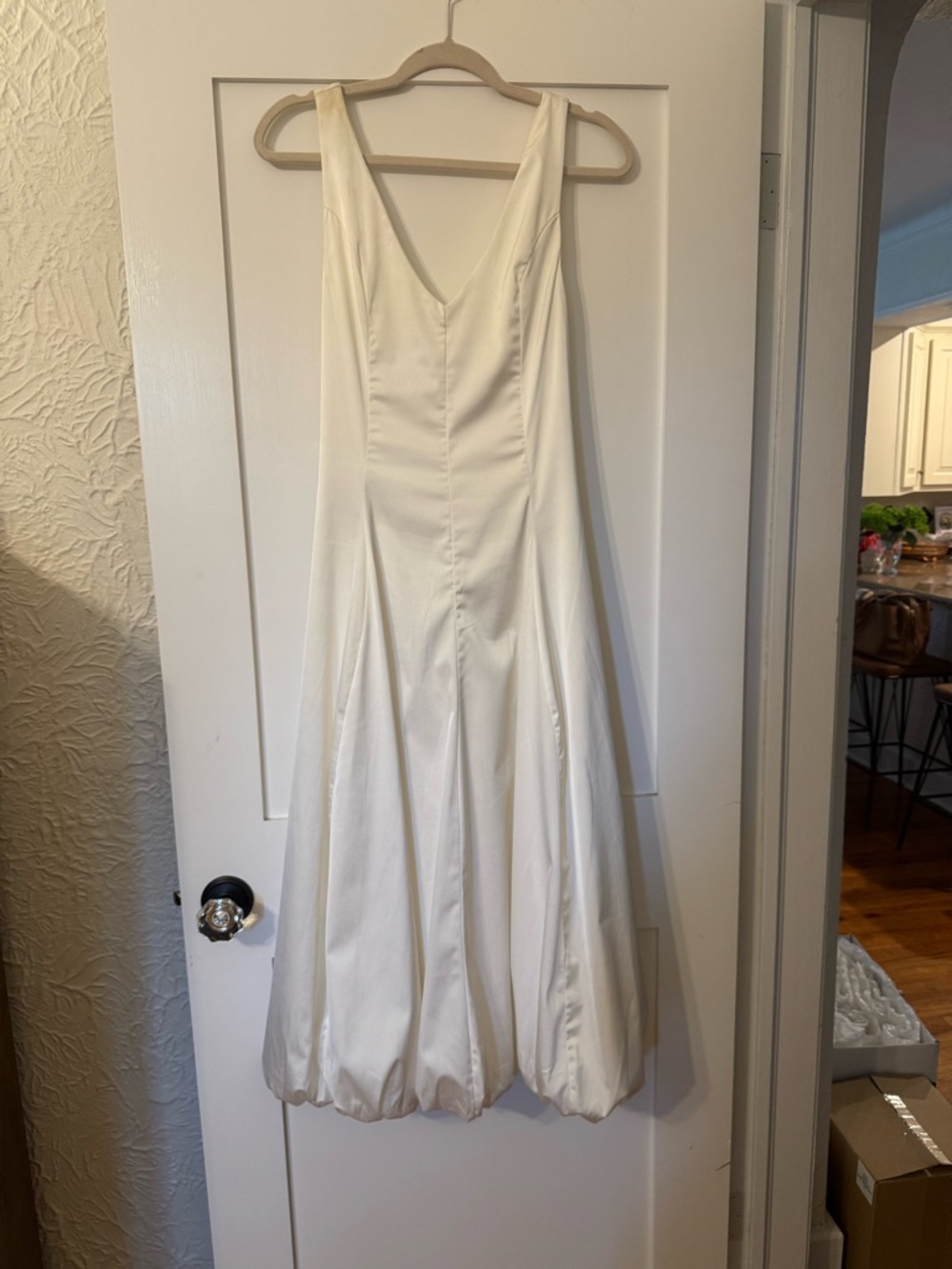 Abercrombie & Fitch White Satin V-Neck Wedding Event Dress